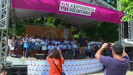 Coro devuelve esperanza a los sin techo de Rio de Janeiro