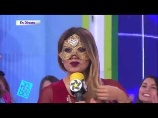 Apenas llegan y la ponen a bailar