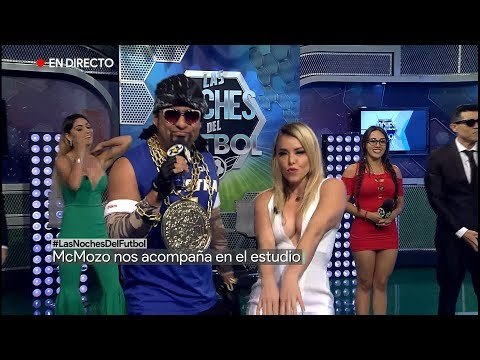 McMozo les canta a las chicas | Las Noches del Futbol