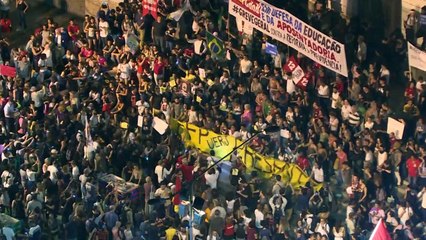 Nueva jornada de protestas contra bloqueo de fondos a la educación en Brasil