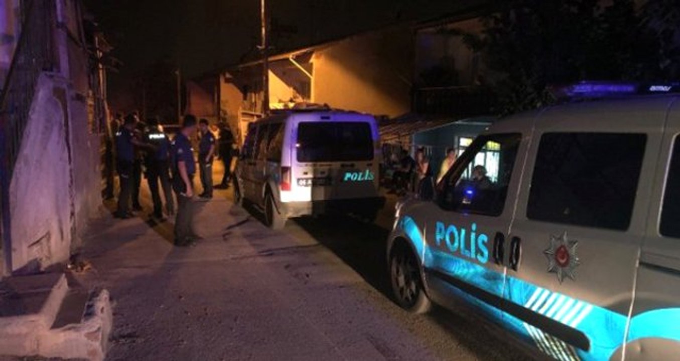 İki grup arasında çıkan silahlı kavgada, mermiler anne ve çocuğuna isabet etti