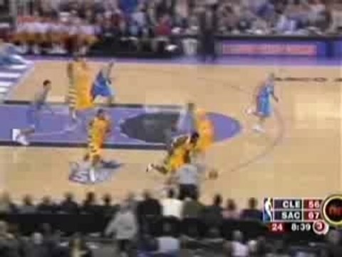 NBA BASKETBALL - Mike Bibby Tremendous Block On Lebron James