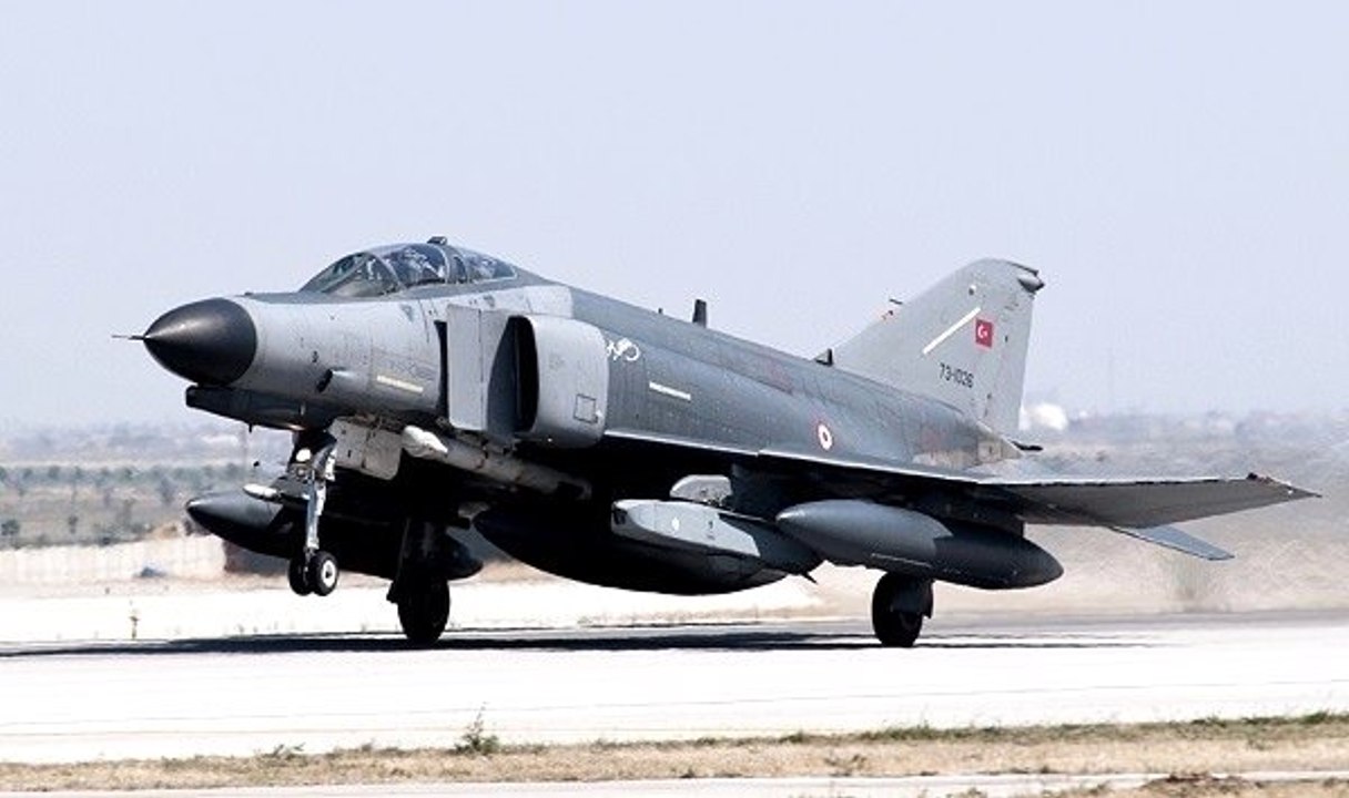 Son dakika! Milli Savunma Bakanlığı açıkladı: Malatya'da F-4 uçağı iniş sırasında arızalandı, pilotlar kurtuldu