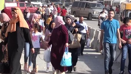 Ramazan ayının son cuma namazı için Kalendiye'den geçişler