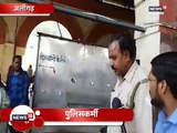वर्दी के नशे में चूर UP पुलिस, टीटी को कानून की धमकी देकर फ्री में कर रही है रेल यात्रा