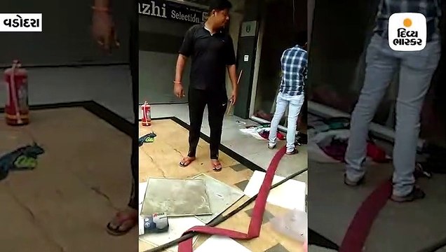 છાણીમાં આવેલી દુકાનમાં લાગેલી આગ પર કાબુ મેળવવા શટર કાપવું પડ્યું