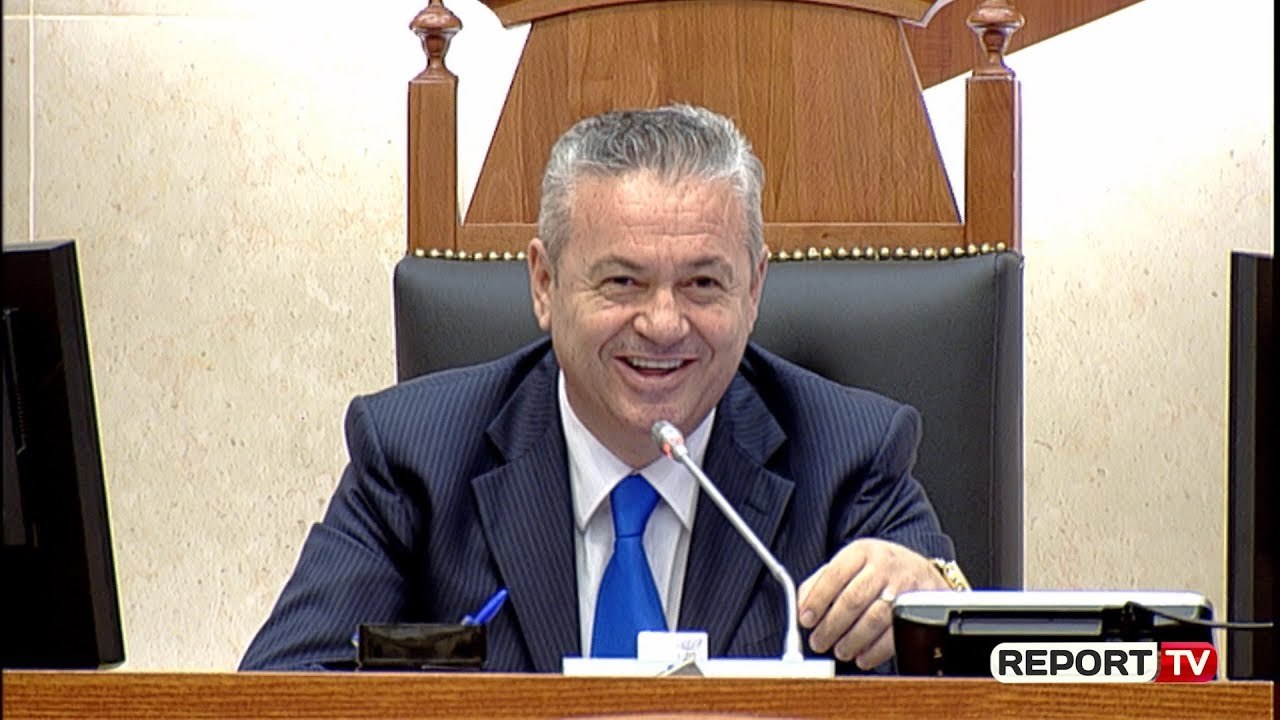 Myslim Murrizi ulet në karrigen e Gramoz Ruçit Po bëj një lëshim meqë e kam për herë të parë