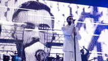 Concerto Rimini, Marco Mengoni commosso dal gesto del pubblico: cosa è successo dopo 'L'essenziale'