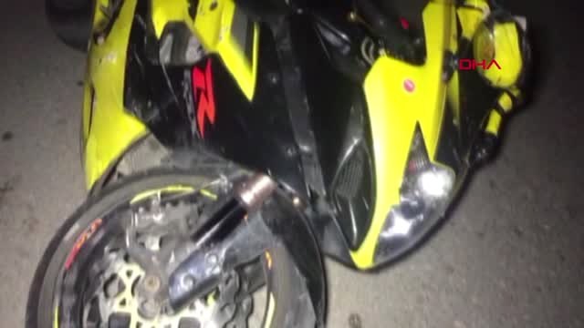 KARABÜK 'DUR' İHTARINA UYMAYIP KAÇAN MOTOSİKLETLİ POLİS ARACINA ÇARPTI