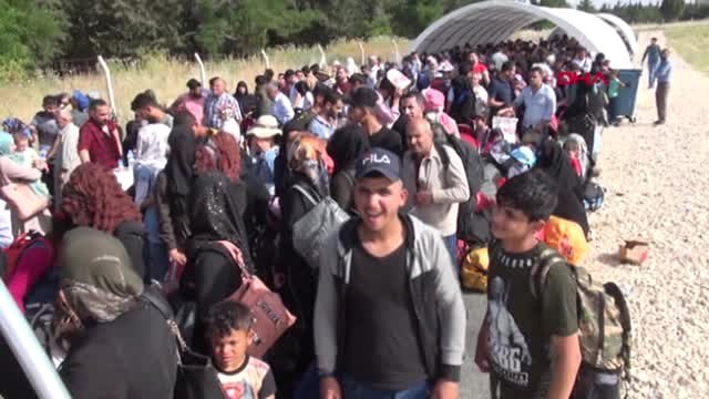 KİLİS GEÇİŞLERİN SON GÜNÜNDE, ÖNCÜPINAR SINIR KAPISI'NDA YOĞUNLUK