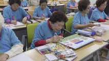 Të moshuarit analfabetë në Korenë e Jugut nisin të mësojnë shkrim e këndim