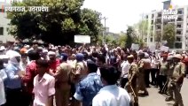 लोकसेवा आयोग के बाहर प्रतियोगी छात्रों ने किया प्रदर्शन, पुलिस ने लाठीचार्ज कर खदेड़ा