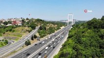 Fatih Sultan Mehmet Köprüsü'nde Ramazan Bayramı'na sayılı günler kala oluşan hareketlilik havadan...