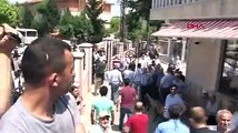 İmamoğlu'na cami çıkışı provokasyon girişimi yurttaşların büyük desteğiyle boşa çıktı