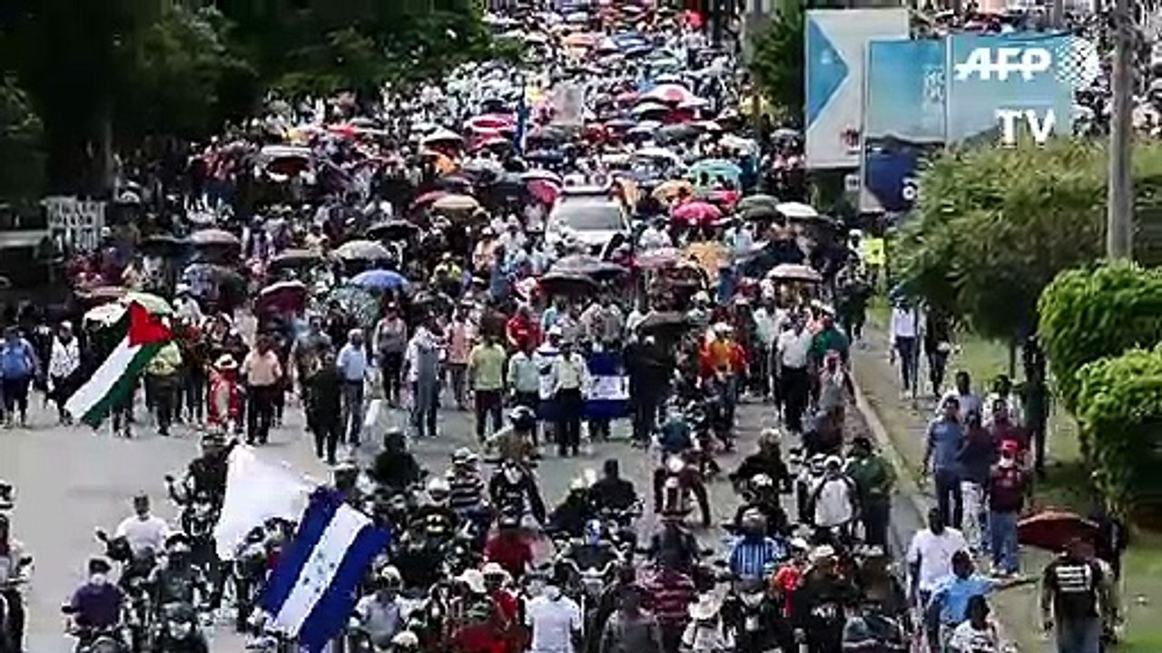 Miles de maestros y médicos en protesta en Honduras