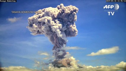 Download Video: Vulcão de Bali cospe cinzas em nova erupção