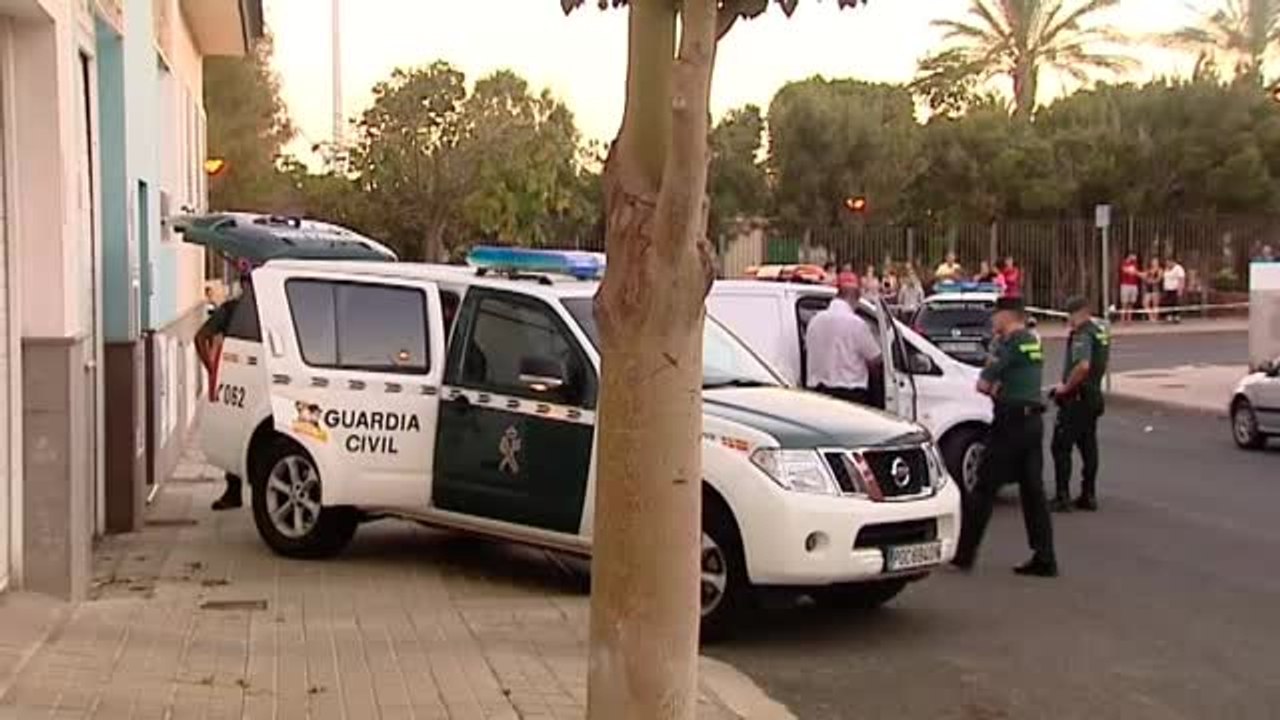 Una niña de 14 años descubre el cadáver de su madre, asesinada por su pareja