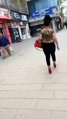 E tmerrshme, e pafalshme: Dalin pamjet e sulmit çnjerëzor ndaj gruas rome në mes të Ferizajt