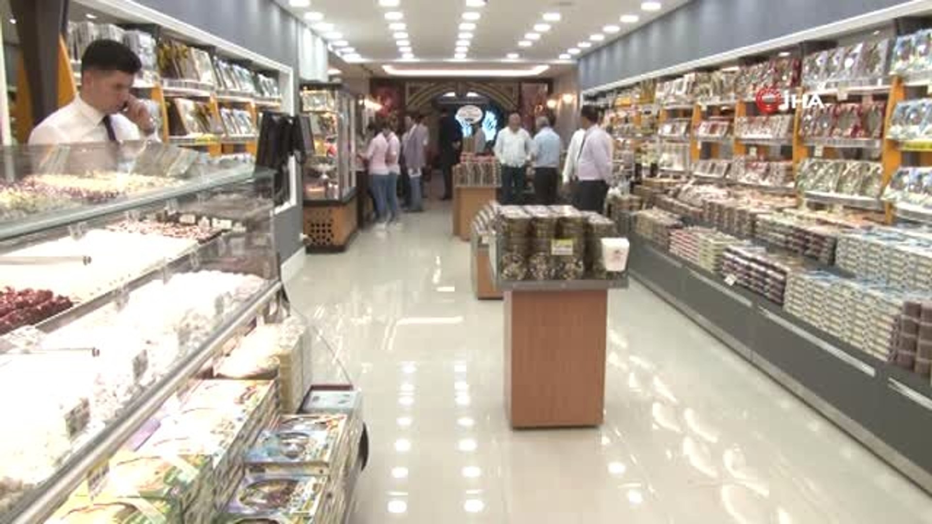 Tuğba Kuruyemiş Ankara'da 5'inci mağazasını açtı - Dailymotion Video