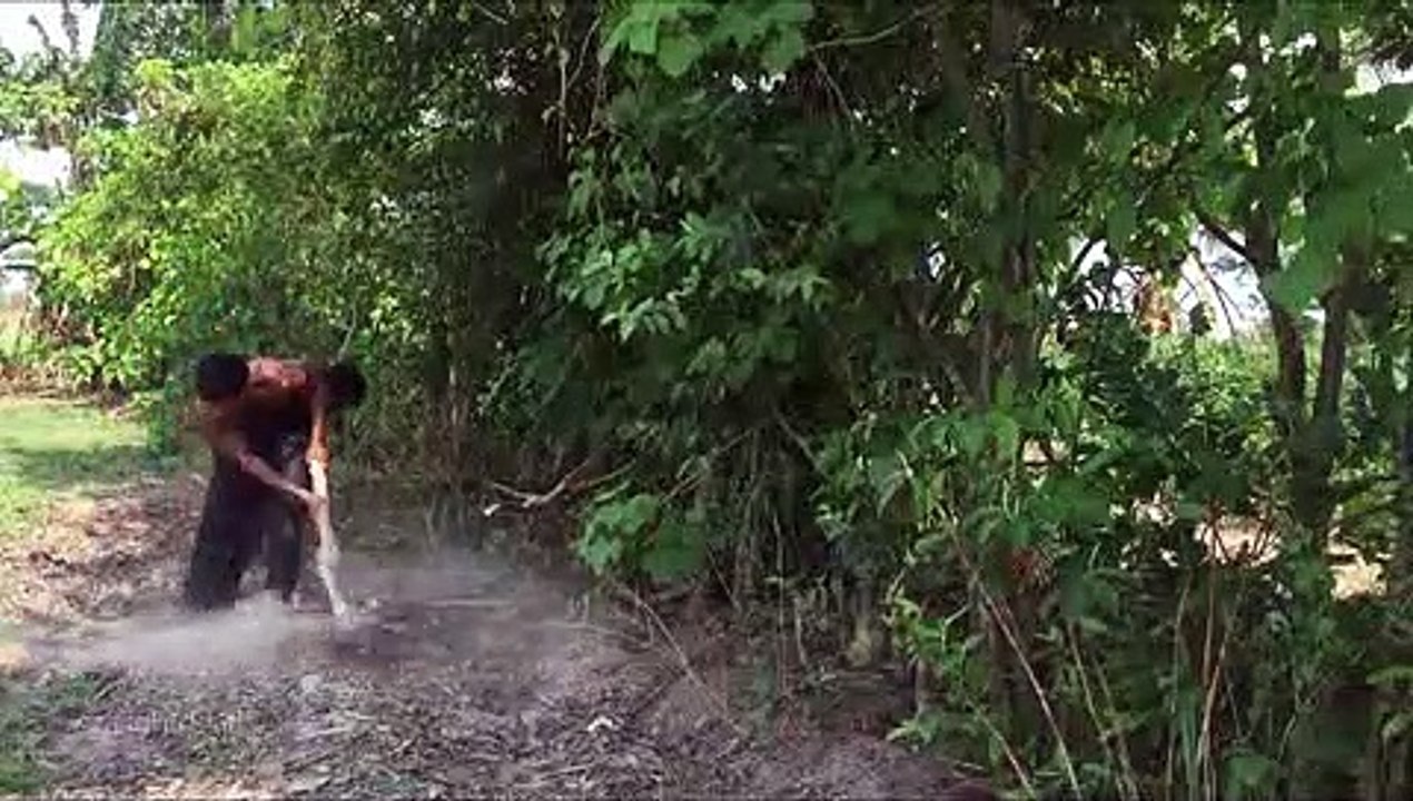 primitive technology dig to build Underground House