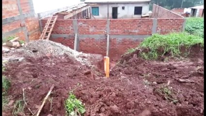 Galeria se rompe e água gera transtorno no Florais do Paraná