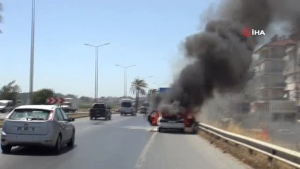 Seyir halindeki otomobil alev alev böyle yandı