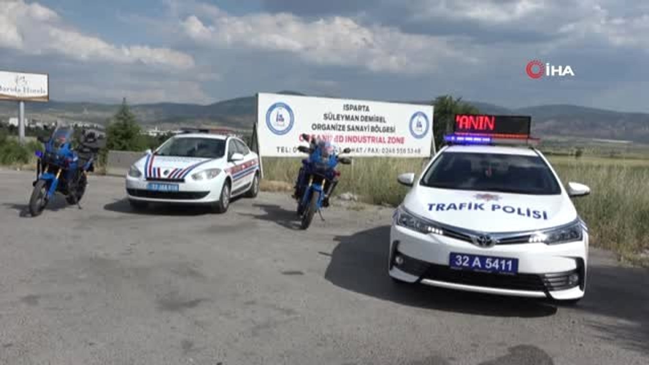 Jandarma bu kez ceza yazmak için değil, kandil simidi ikramı için durdurdu