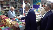 Binali Yıldırım, Sultan Ahmet Meydanı'nda kitap fuarını ziyaret etti