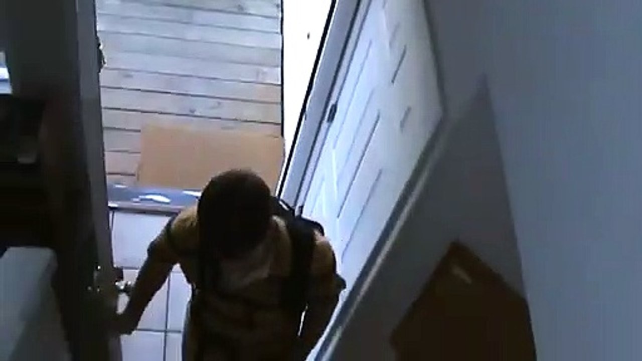 Son colocataire transforme sa chambre en plage... La bonne blague