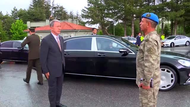 Bakan Akar: Pençe Harekatı ile teröristlerin Hakurk bölgesindeki bütün inlerine girdik, gireceğiz