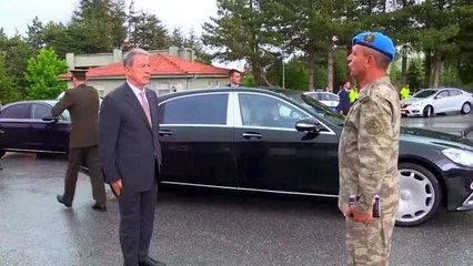 Bakan Akar: "Pençe Harekatı ile teröristlerin Hakurk bölgesindeki bütün inlerine girdik, gireceğiz"