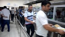 Sınır kapısında iftar açan kamyon şoförlerinden yemek ücreti alınmadı