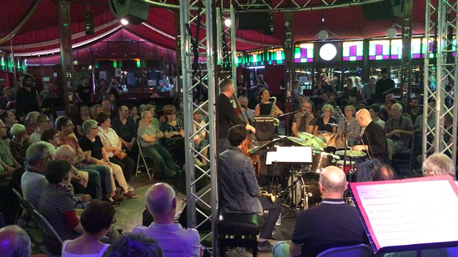 Jazz sous les pommiers: la magie de l’orchestre circulaire tourne rond