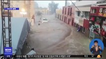 [이 시각 세계] 멕시코 중부 '기습 폭우'에 차량 50여 대 '뒤죽박죽'