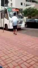 Otobüs Şakasının İçine Eden Salak Çocuk