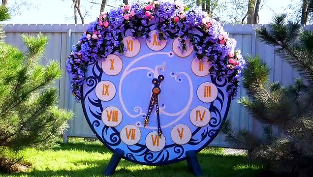 Stacy et drôle à la fête avec des amis