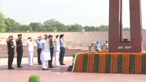 Rajnath Singh visits war memorial before taking over as Defence Minister | Oneindia News