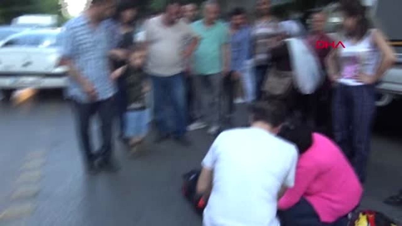 OTOMOBİLE ÇARPAN MOTOSİKLET SÜRÜCÜSÜ AĞIR YARALANDI