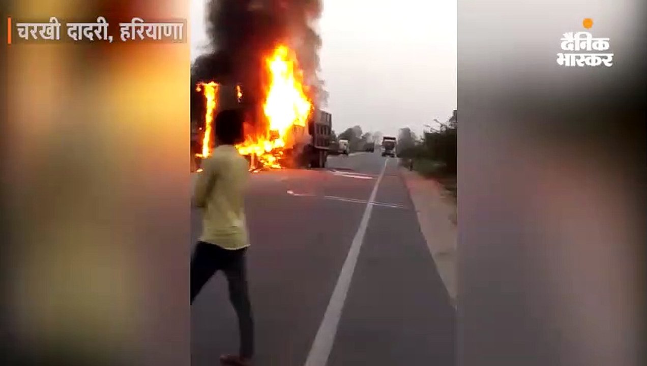 सड़क किनारे खड़े ट्रक में डंपर ने मारी टक्कर, द...