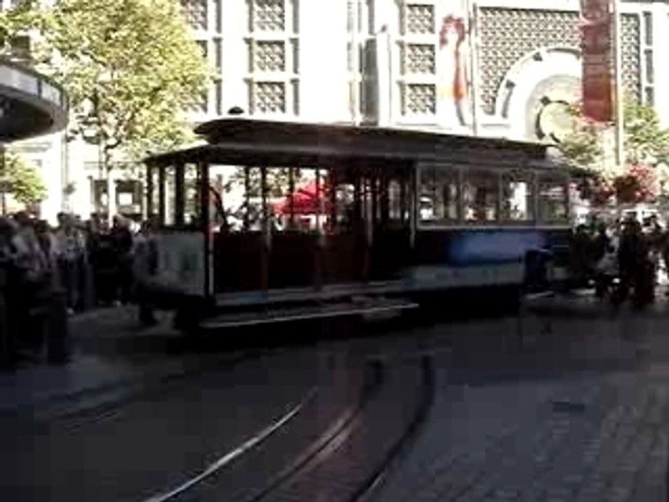 San Francisco Cable Car @ Powell St.