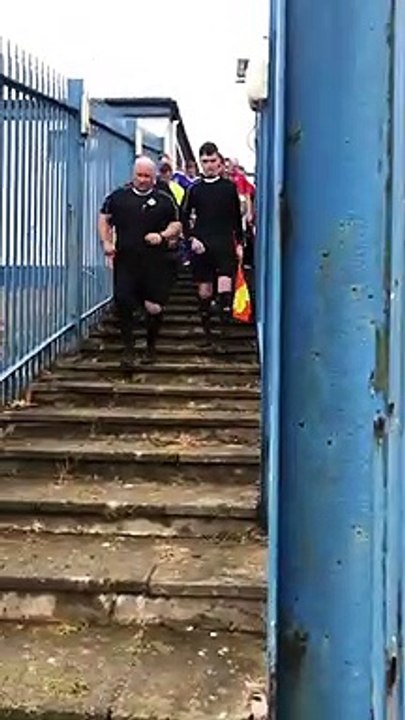 Musique de ligue des champions pour une finale de football amateur en Angleterre !