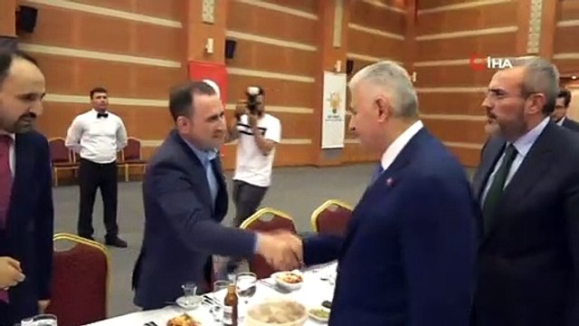 Binali Yıldırım: Öğretmenlere toplu taşıma ücretsiz olacak