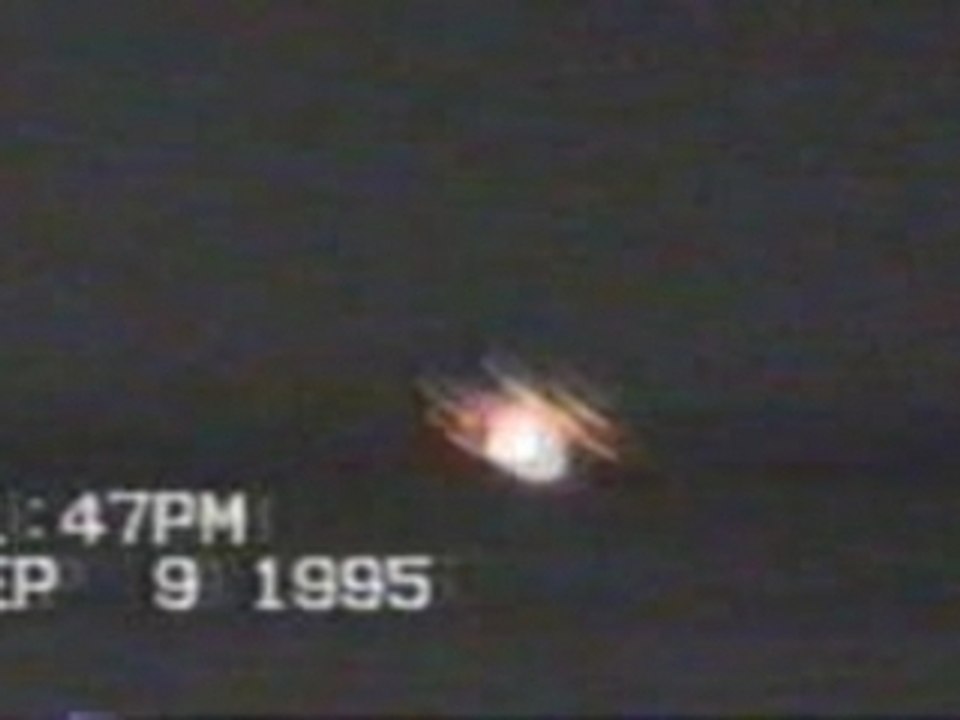 Ovnis - vidéo - [equateur] observation d'un ovni -