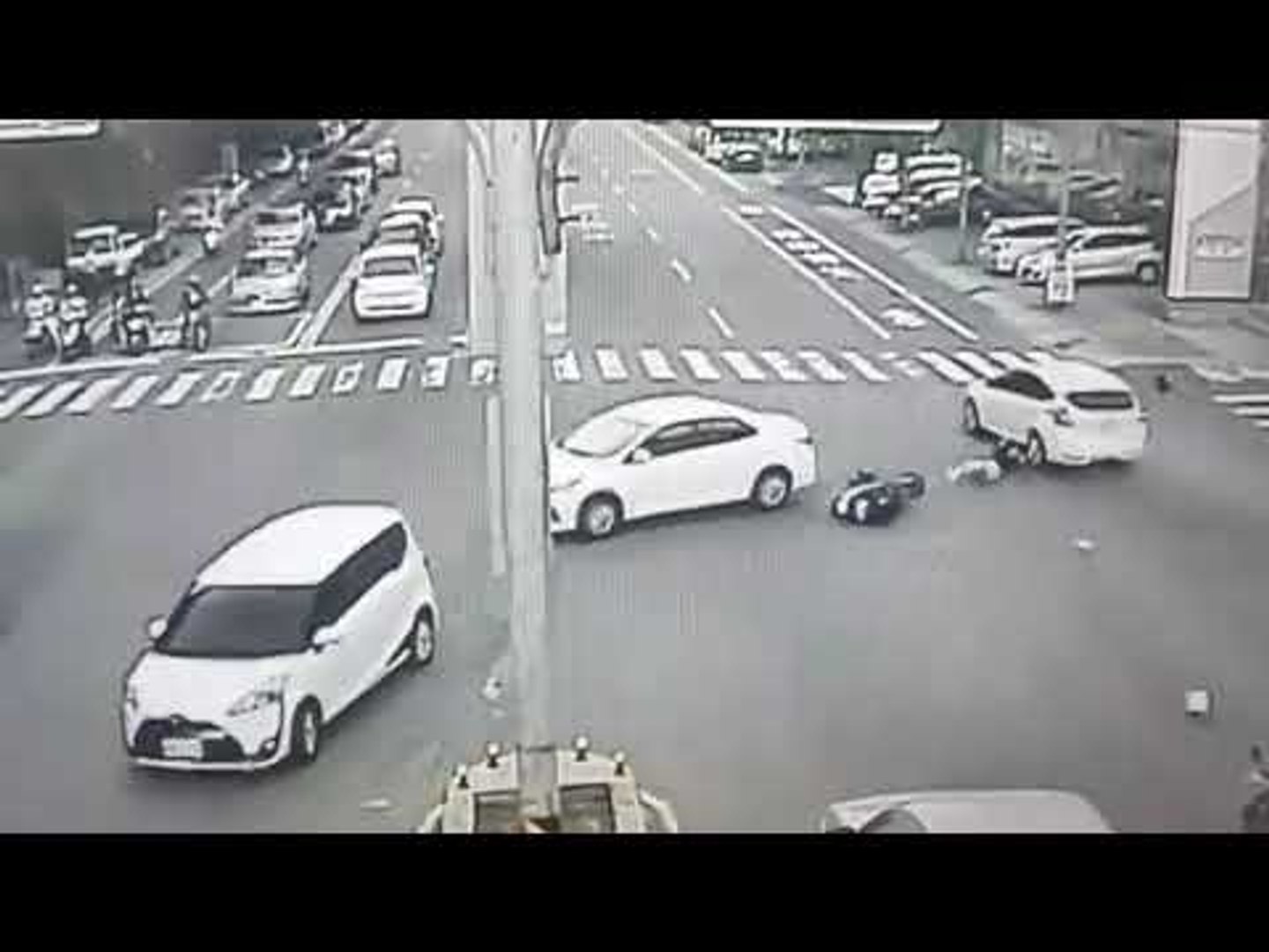 桃園砸連環撞車　機車騎士無故遭撞不治