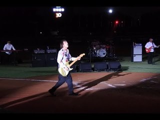 中華職棒／伍佰新莊球場開唱 球迷熱血沸騰｜NOWnews今日新聞