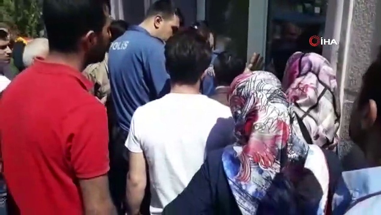 Fotoğrafsız nüfus cüzdanıyla sınava alınmadı, kapının önünde sinir krizi geçirdi