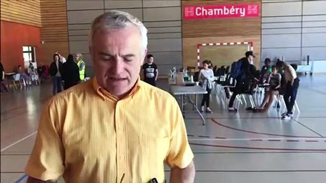 Chambéry : Michel Dantin rend hommage à un résident de l'immeuble