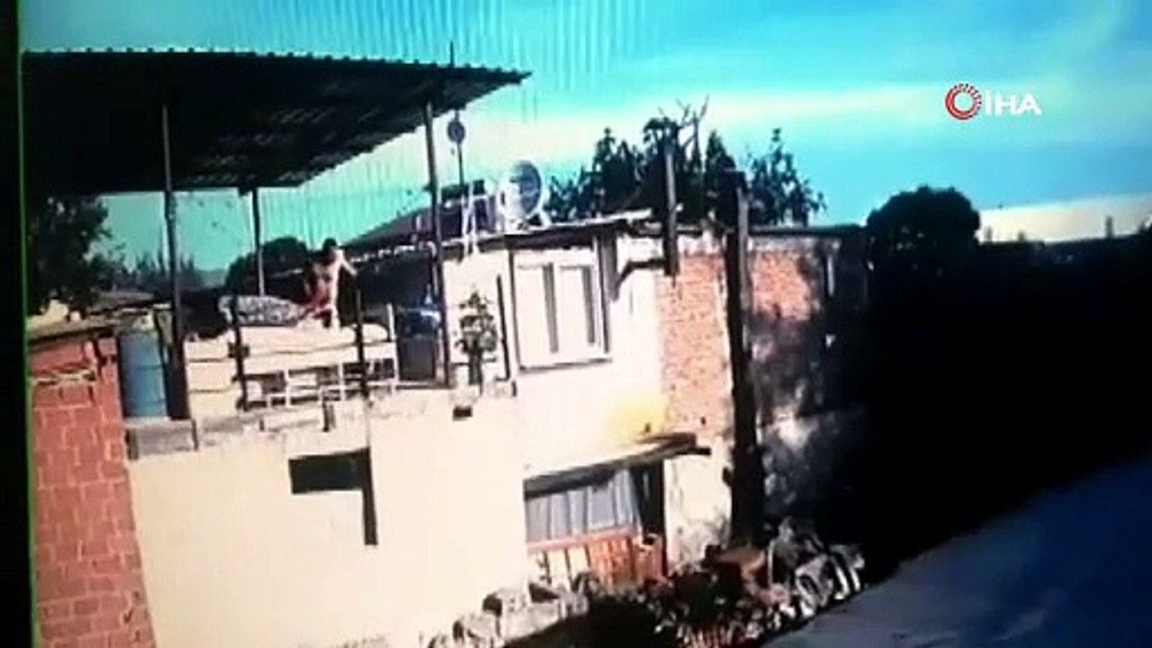 Komşusunun kafasına taş atıp balta ile kemiklerini kırdı