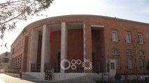 RTV Ora - Qytetarët shqiptarë tërheqin paratë nga depozitat
