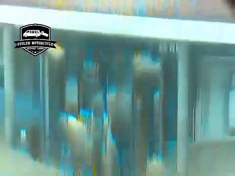 La police arrête brutalement 2 braqueurs de banque (Londres)